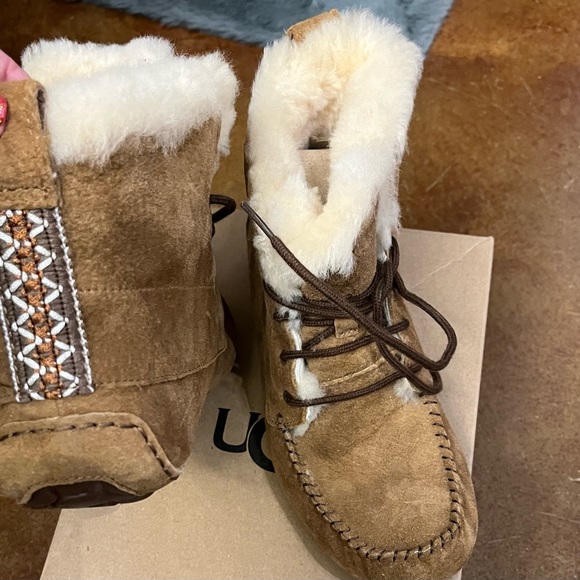 Ugg boots - Picture 2 of 6